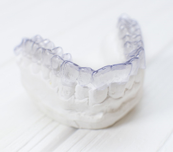 Invisalign clear aligner with mold